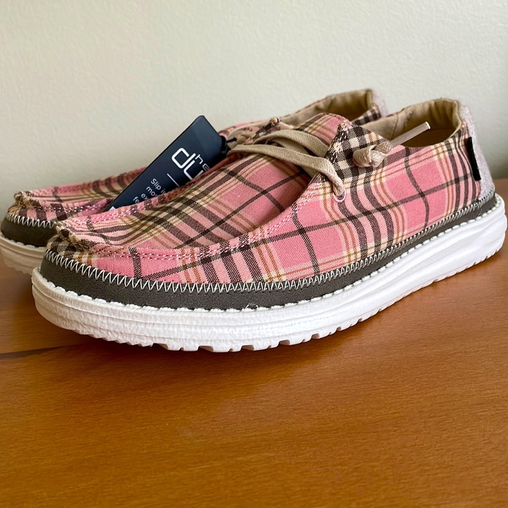 🚫SOLD🚫 Hey Dude Women’s Wendy Plaid Pink